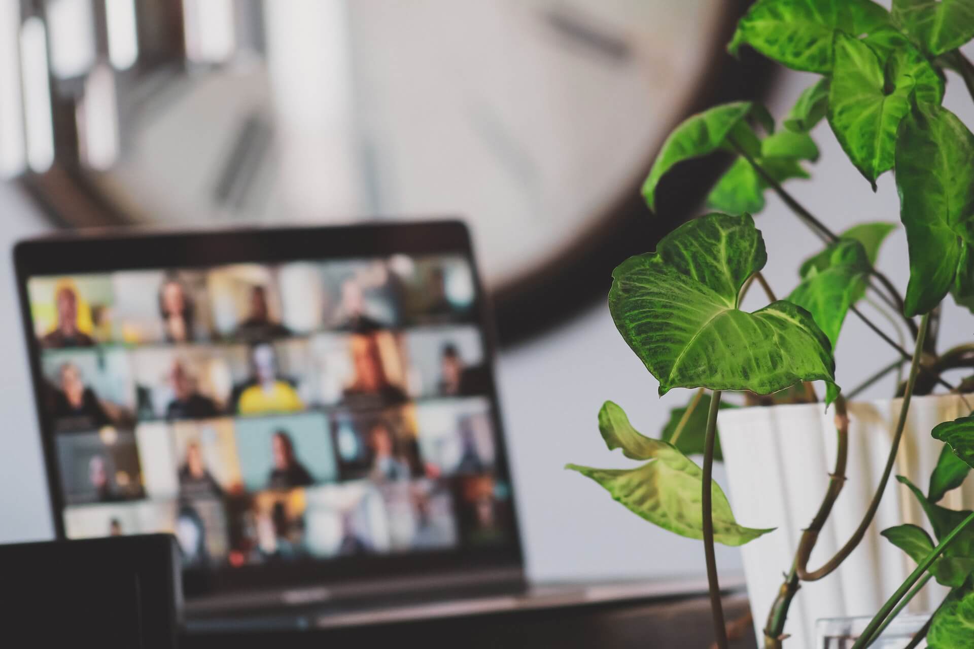 Hybrid Work Model: Challenges and Advantages